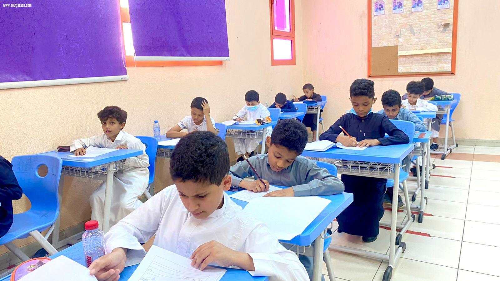 خلال جولته التفقدية في عدد من المدارس | مدير عام تعليم جازان يطمئن على سير اختبارات الفصل الدراسي الثالث