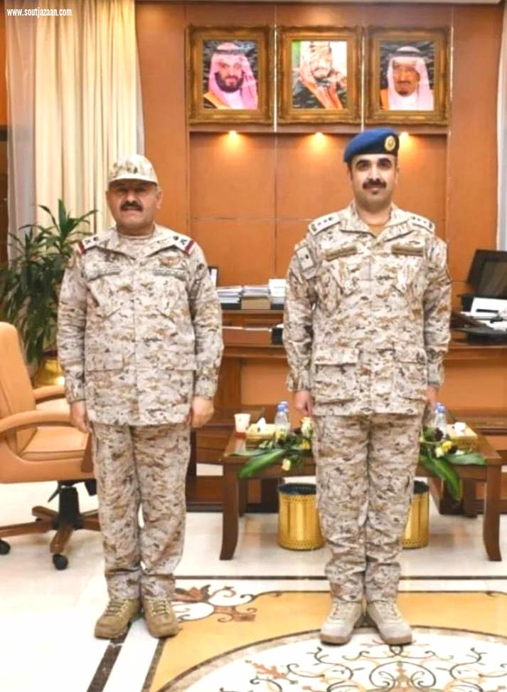 قائد المنطقة الجنوبية يقلد العقيد الأحمري رتبته الجديدة