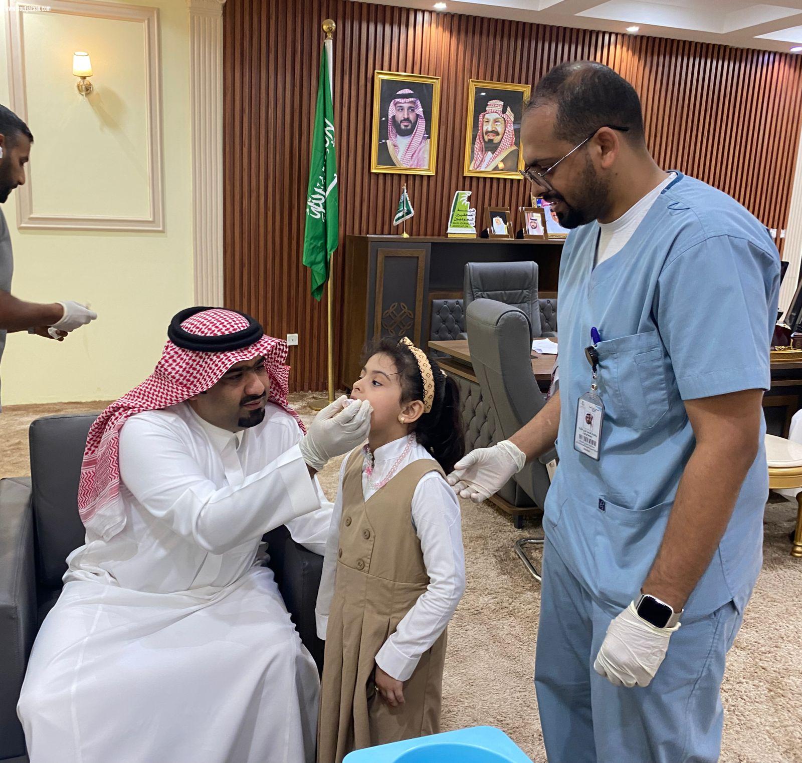 محافظ بيش يدشن حملة التطعيم ضد شلل الأطفال بالمحافظة