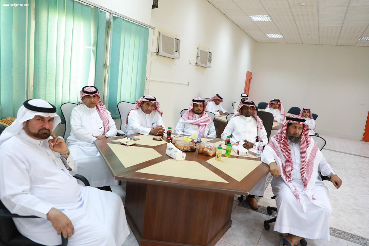 فن الإنتاج المسرحي  ورشة تدريبية لتنمية المعرفة المسرحية بتعليم جازان