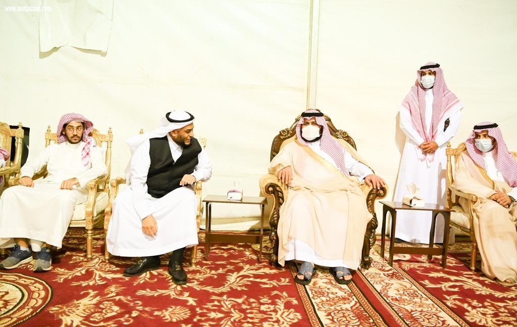 سمو نائب أمير منطقة جازان يعزي شيخ شمل الحسيني والنجوع في وفاة شقيقه