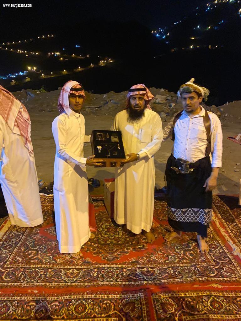 البشري يحتفل بتخرج نجله نواف