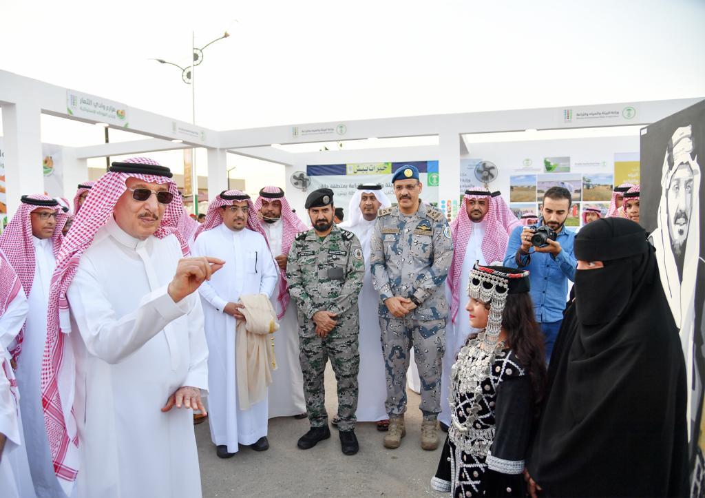 سموُّ أميرِ جازان يزورُ محافظةَ بيش ويلتقى المشايخَ والأهالي