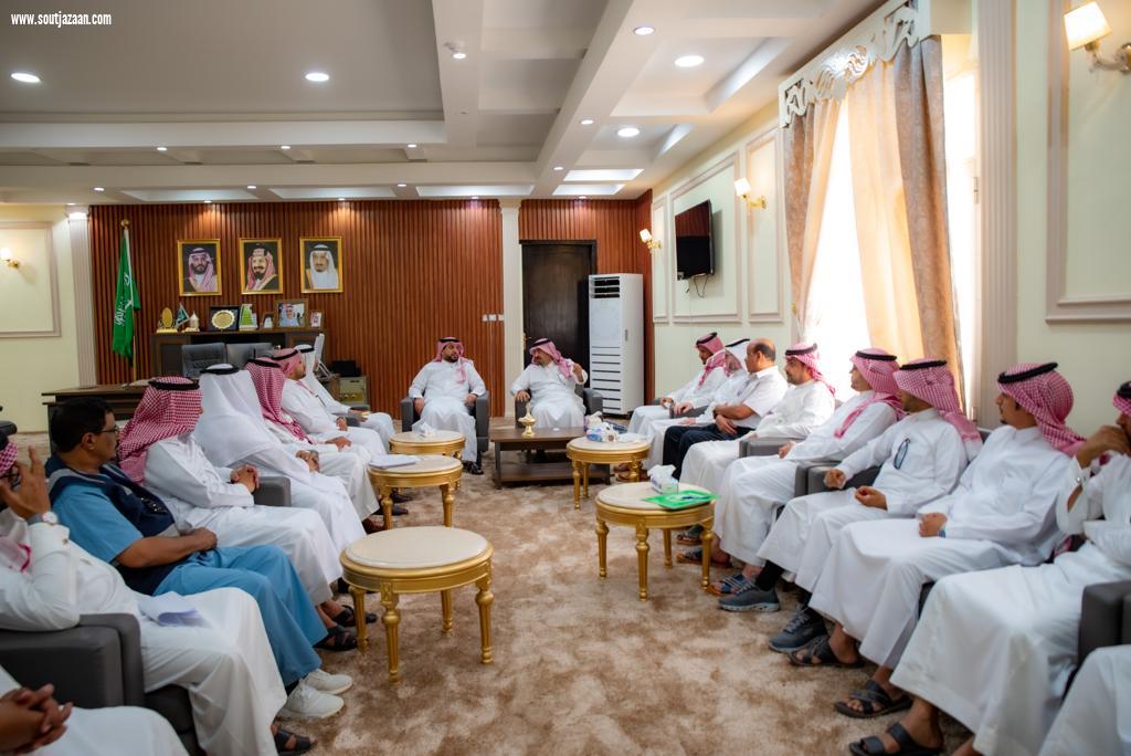 محافظ بيش يستقبل مدير عام الشؤون الصحية بمنطقة جازان لمناقشة التطورات والخدمات الصحية بالمحافظة 
