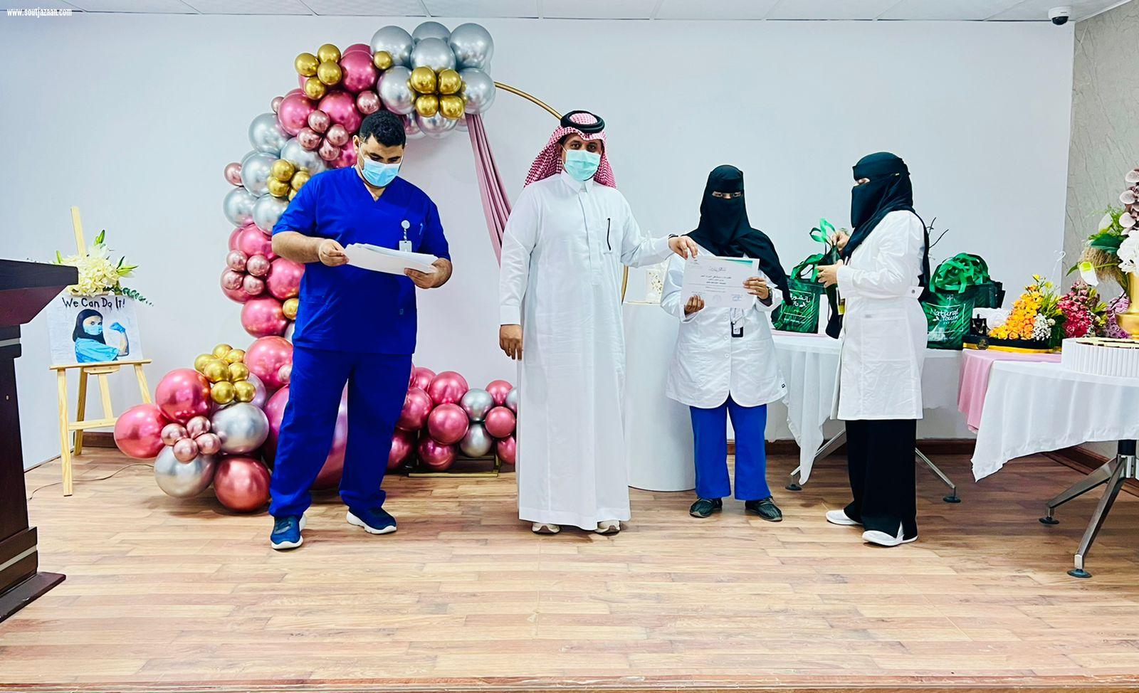 مستشفى الحُرّث يكرّم الطاقم التمريضي بقسم الطوارئ 