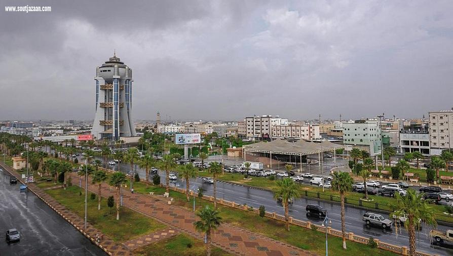 منطقة عسير تشهد أمطارًا متواصلة من الصباح الباكر