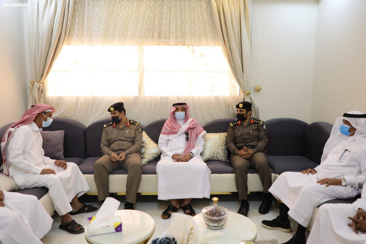 محافظ صامطةيقدم واجب العزاء في وفاة شيخ الفتاحية بني مبارك