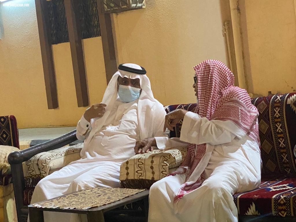 محافظ بيش يطمئن على صحة رئيس المجلس البلدي بالمحافظة