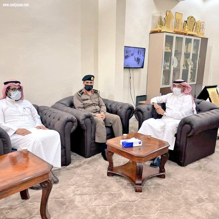 داعياً لمضاعفة الجهود لتقديم أفضل الخدمات الصحية للمراجعين محافظ صامطة يبحث مع مدير مستشفى المحافظة الجديد أهم الخطط المستقبلية للمستشفى