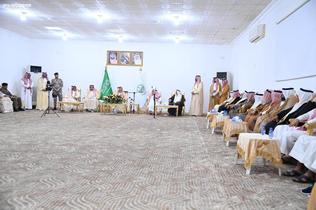 سموُّ أميرِ منطقة جازان يزور محافظةَ الدرب ويلتقي مشايخ وأهالي المحافظة