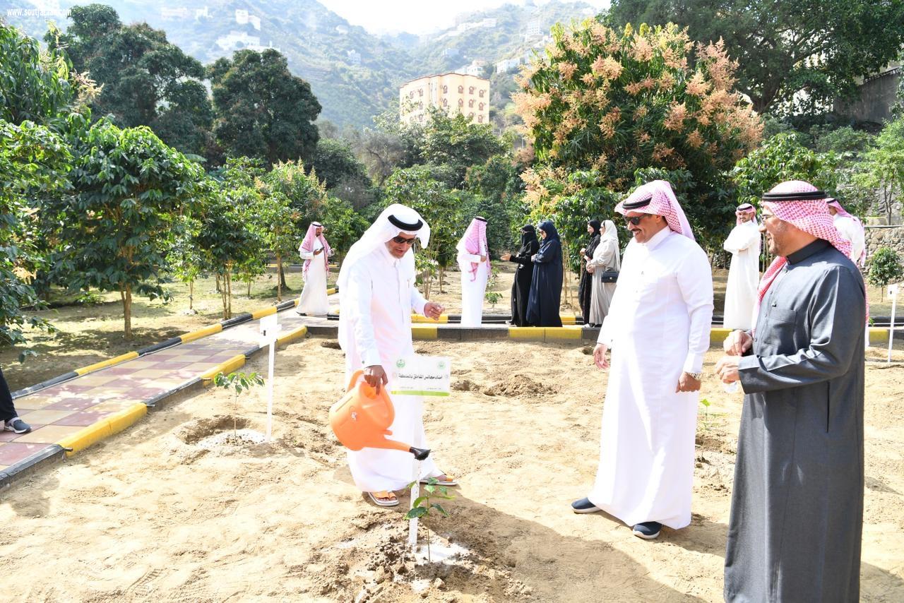 وفدُ أمناء مجالس المناطق يزورُ عددًا من المواقع الاستثمارية والصناعية والسياحية بجازان