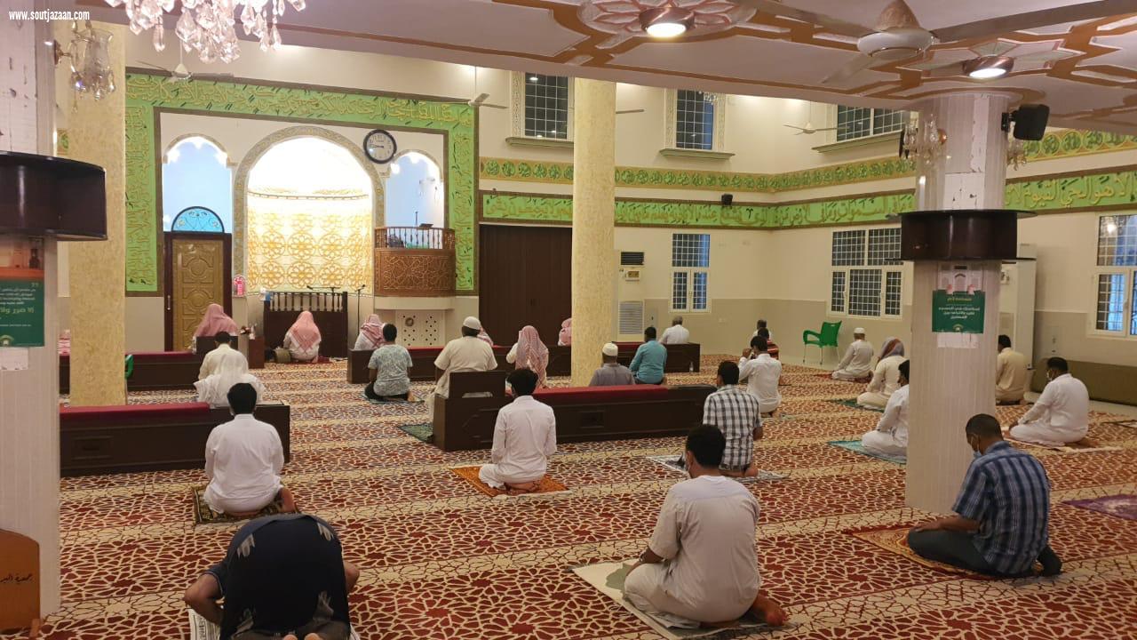 بمتابعة محافظ صامطة جولات ميدانية على جوامع ومساجد المحافظة لمتابعة تقيُّد المصلين بالاحترازات
