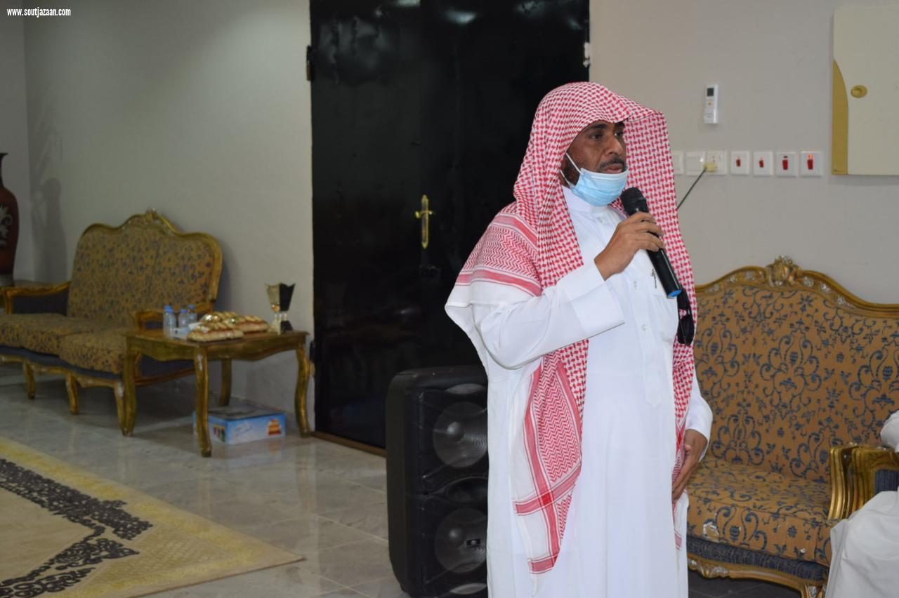 محافظ بـيـش يتفقد مركز مسلية ويلتقي بالاهالي 