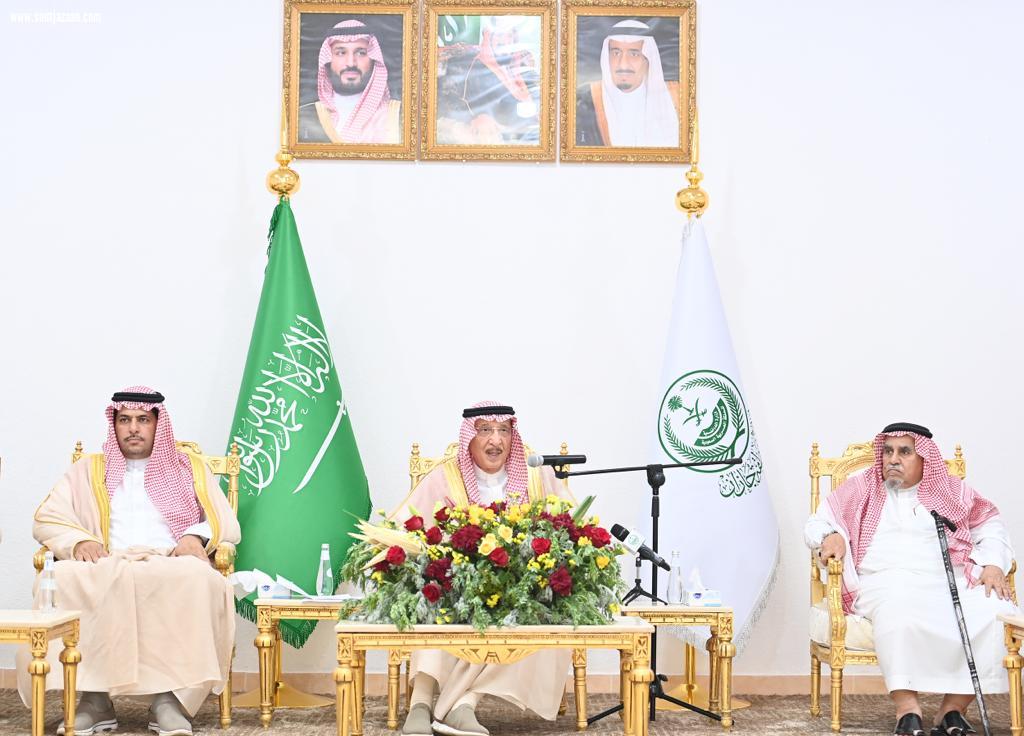 سموُّ أميرِ منطقة جازان يزور محافظةَ الدرب ويلتقي مشايخ وأهالي المحافظة