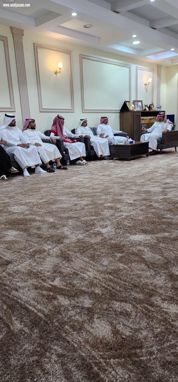 محافظ بيش يستقبل المستثمرين ومدير الاستثمار ببلدية بيش