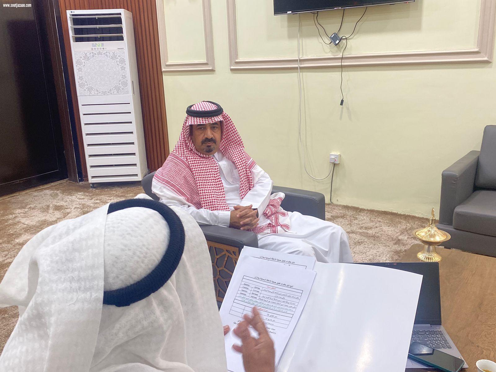 محافظ بيش يستقبل رئيس و أعضاء مجلس جمعية الاعاقة السمعية بمنطقة جازان