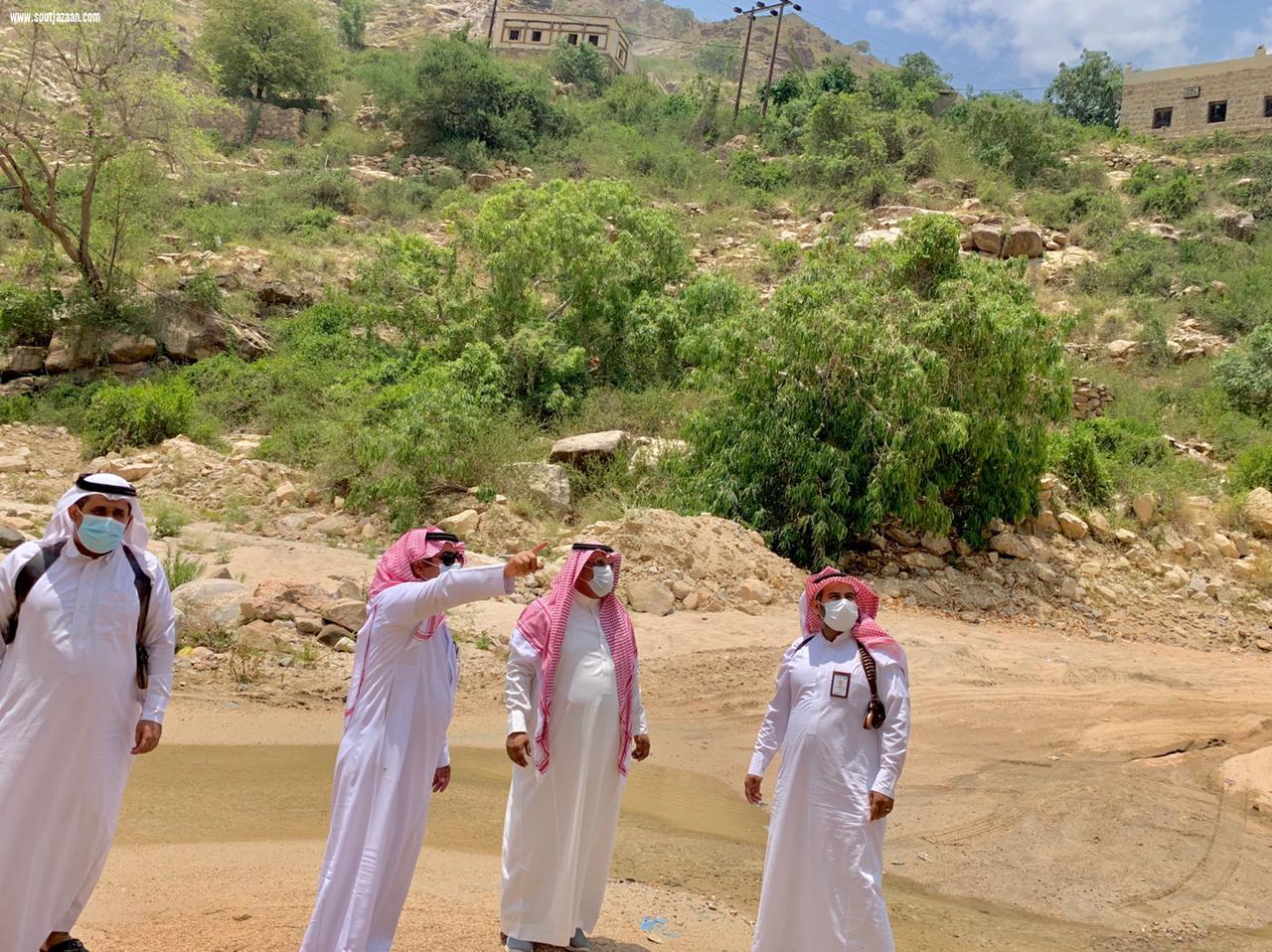 محافظ العارضة  يتفقد مركز قيس ويقف في أخر نقطة حدودية لمتابعة الخدمات التنموية ويلتقي  بمشائخ وأهالي قيس