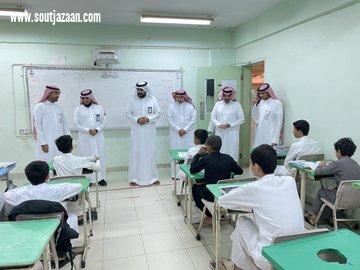 محافظ العيدابي سفر الشهراني يقوم بجولة تفقدية على المجمعات التعليمية بالمحافظة 