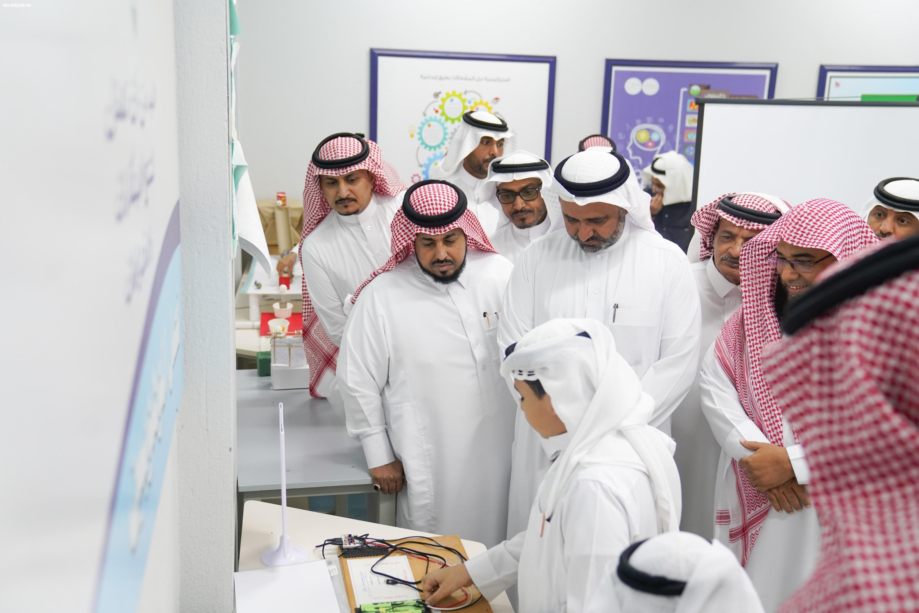 ضمن بيئة تعليمية جاذبة محفزة للإبداع والابتكار| معارض طلابية لإنتاج المعرفة وتصنيعها وتعزيز القدرات الإبداعية في ختام برنامج مساحة ابتكار الإثرائي بتعليم جازان