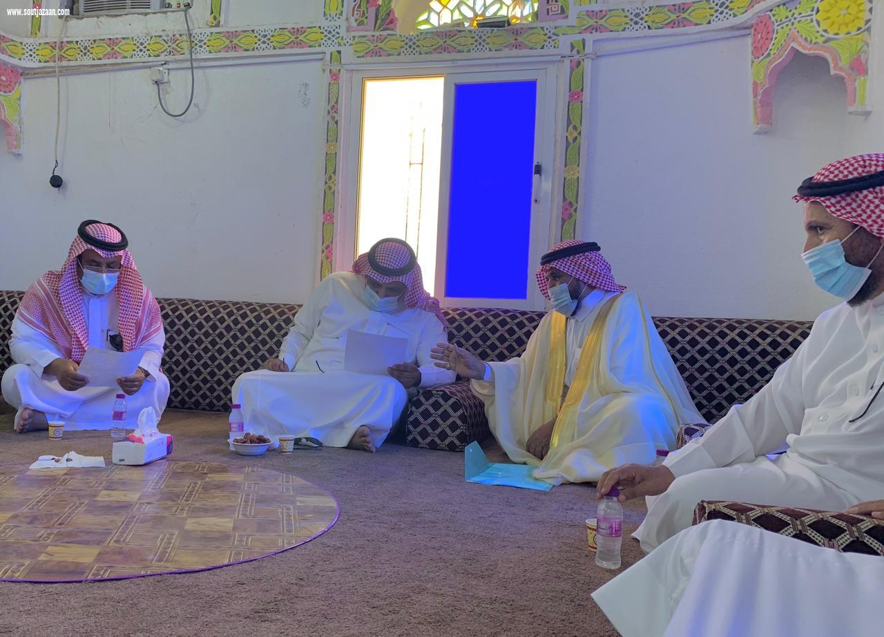 محافظ العارضة  يتفقد مركز قيس ويقف في أخر نقطة حدودية لمتابعة الخدمات التنموية ويلتقي  بمشائخ وأهالي قيس