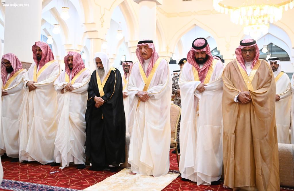 سمو أمير جازان يؤدي صلاة عيد الأضحى المبارك ويعايد عدداً من المشايخ واصحاب الفضيلة