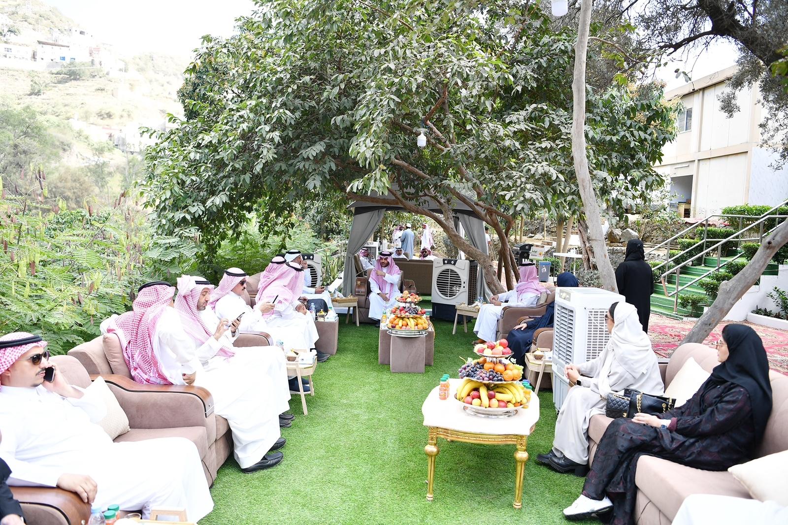 وفدُ أمناء مجالس المناطق يزورُ عددًا من المواقع الاستثمارية والصناعية والسياحية بجازان