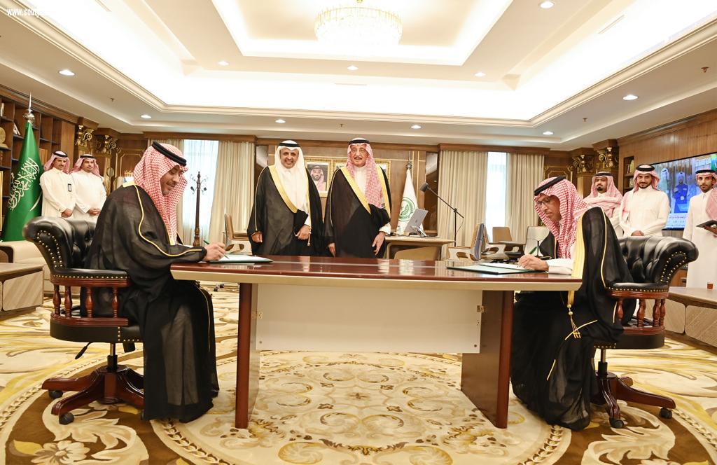 سمو الأمير محمد بن ناصر يرعى مراسم توقيع إنشاء وتشغيل النقل العام بالحافلات في حاضرة جازان بتكلفة 103 ملايين ريال