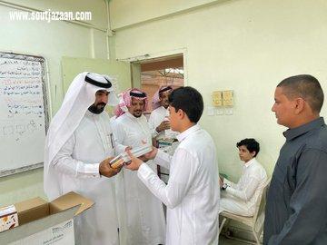 محافظ العيدابي سفر الشهراني يقوم بجولة تفقدية على المجمعات التعليمية بالمحافظة 