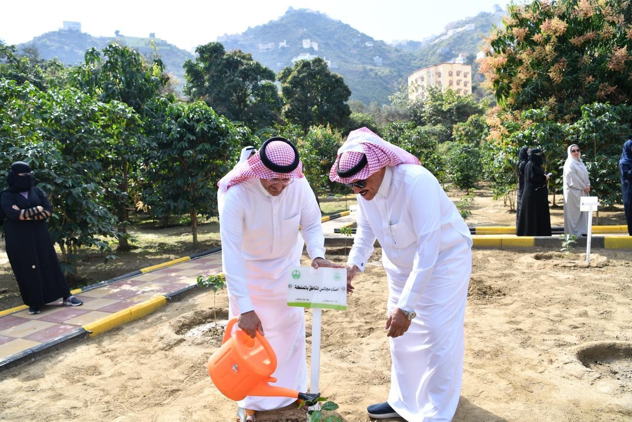 وفدُ أمناء مجالس المناطق يزورُ عددًا من المواقع الاستثمارية والصناعية والسياحية بجازان