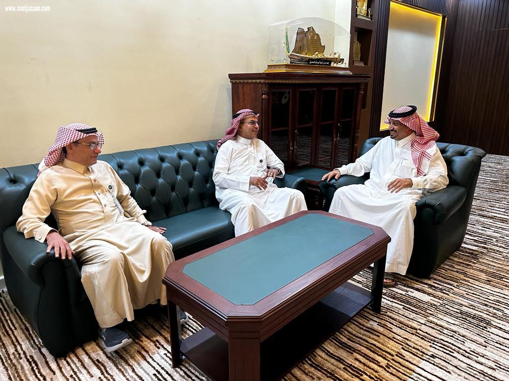 مدير عام فرع وزارة الموارد البشرية والتنمية الاجتماعية بجازان يزور محافظ العارضة والوحده الضمانية