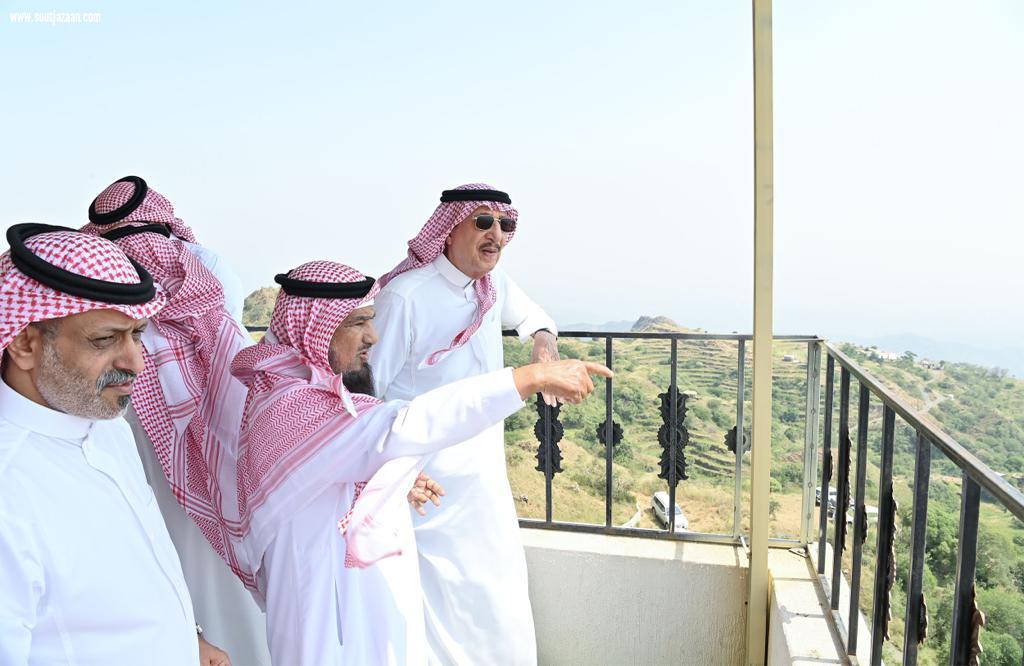 سموُّ أميرِ منطقة جازان يزورعددًا من مشايخ محافظة العيدابي