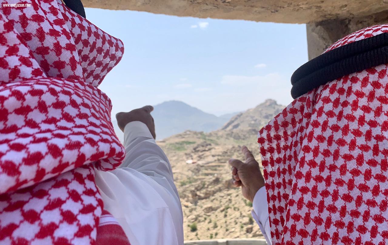 محافظ العارضة  يتفقد مركز قيس ويقف في أخر نقطة حدودية لمتابعة الخدمات التنموية ويلتقي  بمشائخ وأهالي قيس