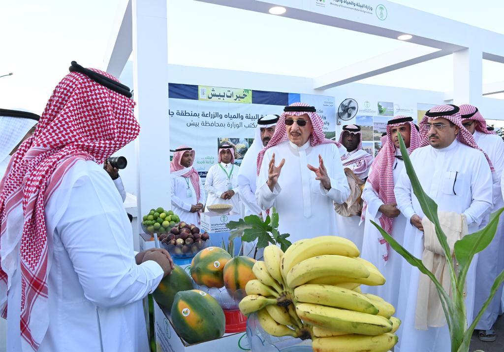 سموُّ أميرِ جازان يزورُ محافظةَ بيش ويلتقى المشايخَ والأهالي