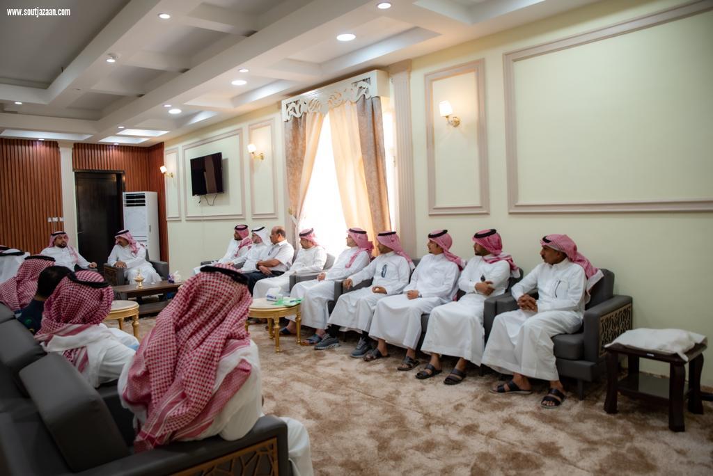محافظ بيش يستقبل مدير عام الشؤون الصحية بمنطقة جازان لمناقشة التطورات والخدمات الصحية بالمحافظة 