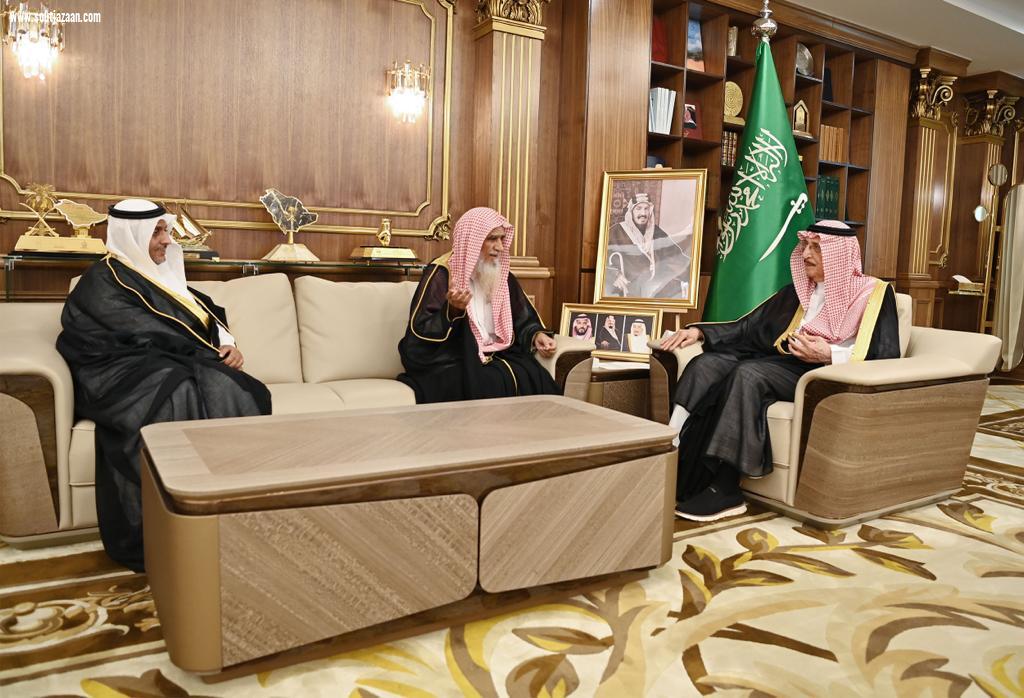 سمو أمير جازان يتسلم التقرير الختامي لمبادرة الإفتاء والفئة الغالية بالمنطقة