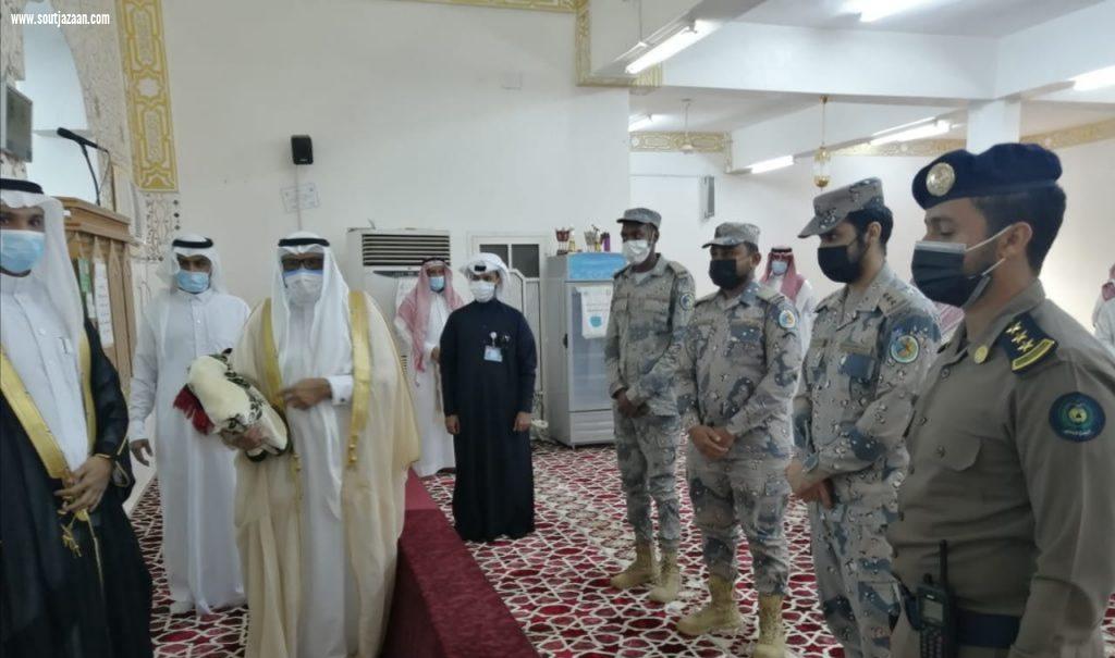 وكيل محافظة الطوال الأستاذ جابر بن محمد عواف يؤدي صلاة عيد الفطر المبارك