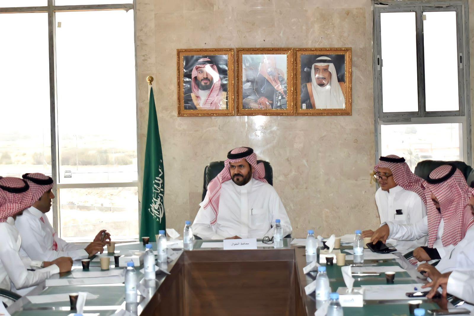 محافظ الطوال  يرأس جلسة المجلس المحلي للمحافظة في دورتها الثانية للعام ١٤٤٣هـ