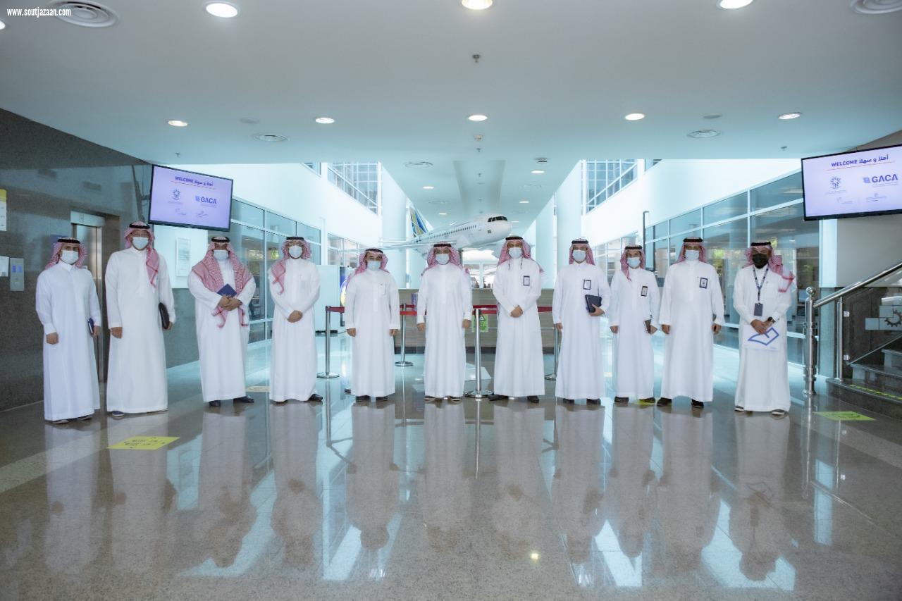 الكلية التقنية العالمية لعلوم الطيران بالرياض تستضيف إجتماع رئيس هيئة الطيران المدني بمحافظ التدريب التقني*