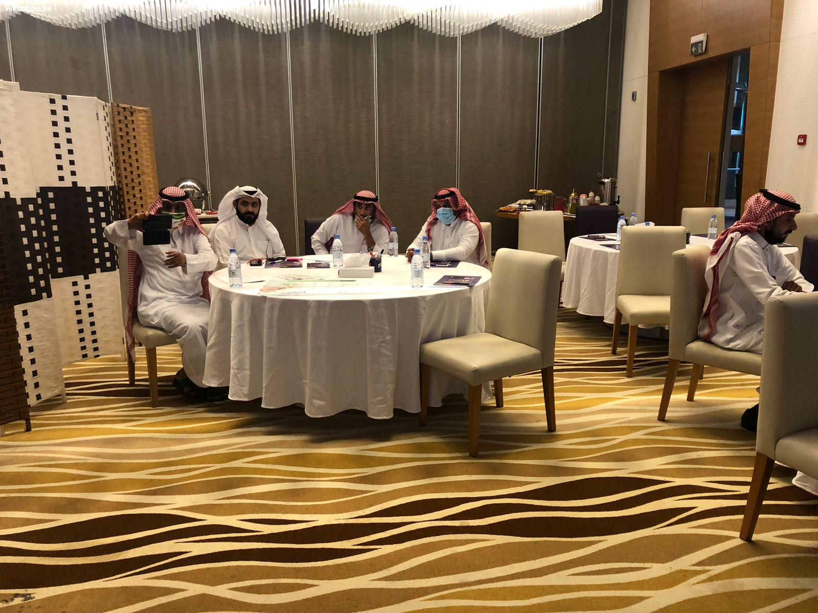 بالشراكة مع مؤسسة سالم بن محفوظ الأهلية | برنامج تدريبي لتأهيل مشرفي ومشرفات الأندية المهارية بتعليم جازان