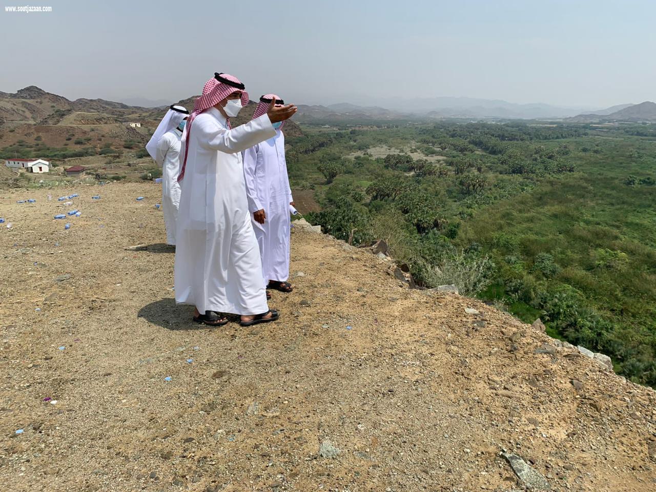 محافظ بيش يتفقد الأودية والأراضي البيضاء ويشدد على الرقابة لمتابعة التعديات. 