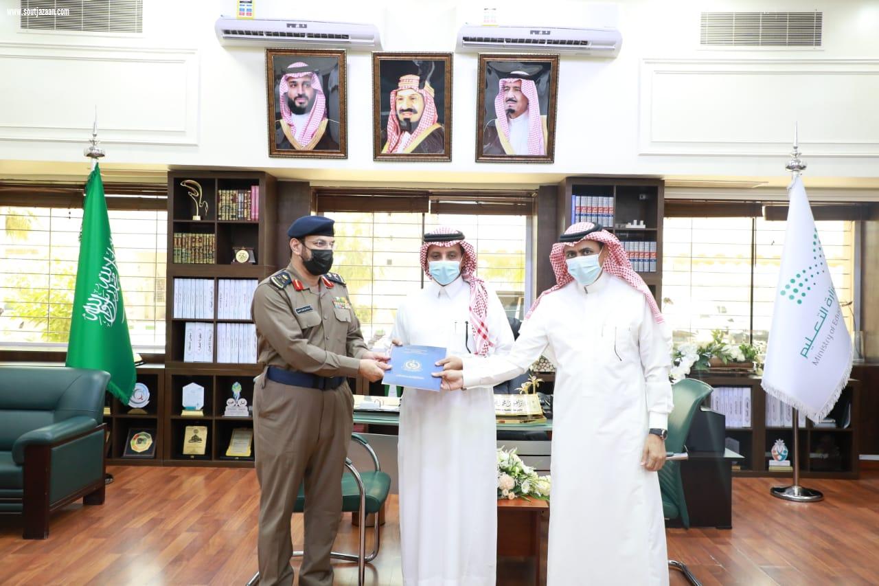 مدني جازان يكرم منسوبي التعليم بالمنطقة