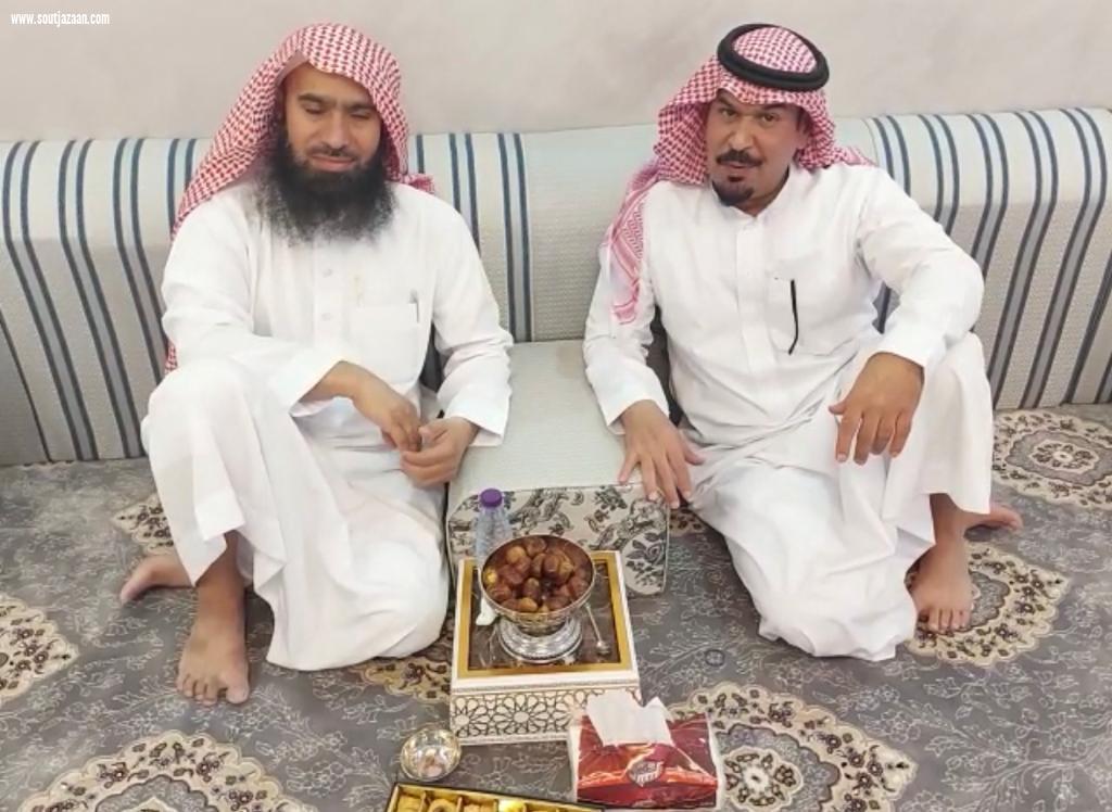 معلم ينجح في جمع اصدقاء الطفولة بعد 35 عاماً