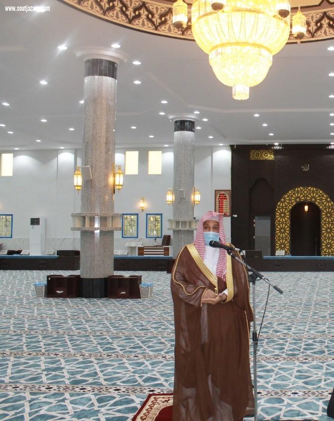 شدد على تطبيق الإجراءات الاحترازية بجوامع ومساجد المحافظة بتكلفة أكثر من خمسة ملايين ريال محافظ صامطة يفتتح جامع معاذ بن جبل رضي الله عنه 