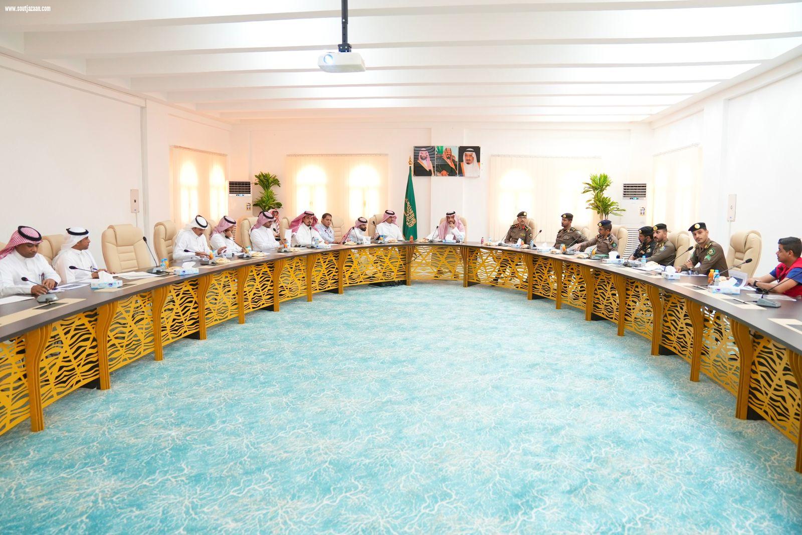 محافظ صبيا يعقد اجتماعًا تحضيريًّا  للاحتفال باليوم الوطني ٩٢