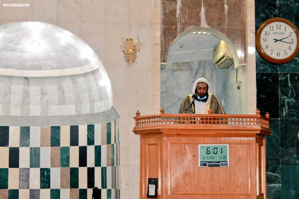 رفع التهنئة للقيادة الرشيدة والشعب السعودي وسط إجراءات احتزازية محافظ صامطة يؤدي صلاة عيد الفطر المبارك بجامع العليا