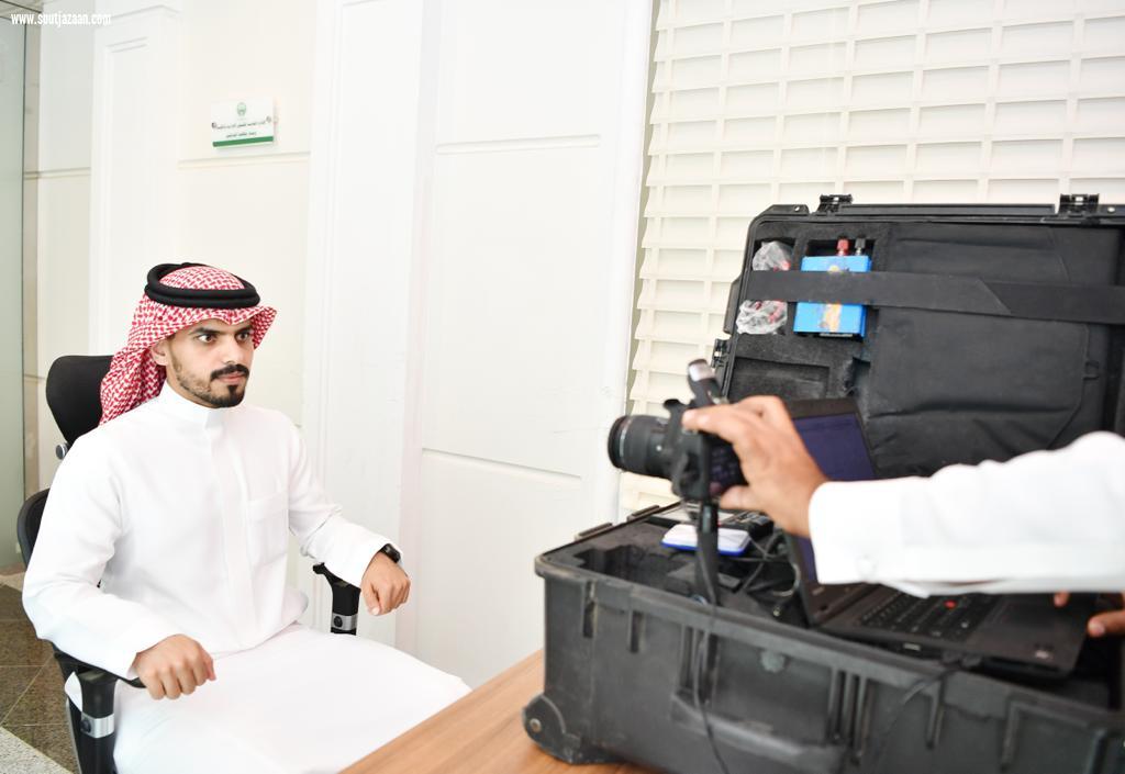 الأحوال المدنية تقدم خدماتها لمنسوبي إمارة منطقة جازان ضمن مبادرة نأتي إليك