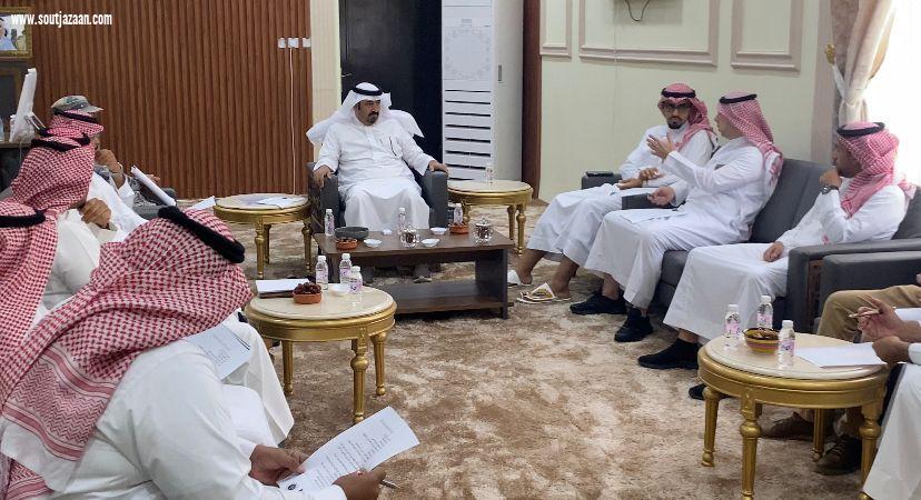 محافظ بيش يرأس اجتماع لجنة مهرجان بيش الترفيهي والسياحي استعداداً لموسم بيش
