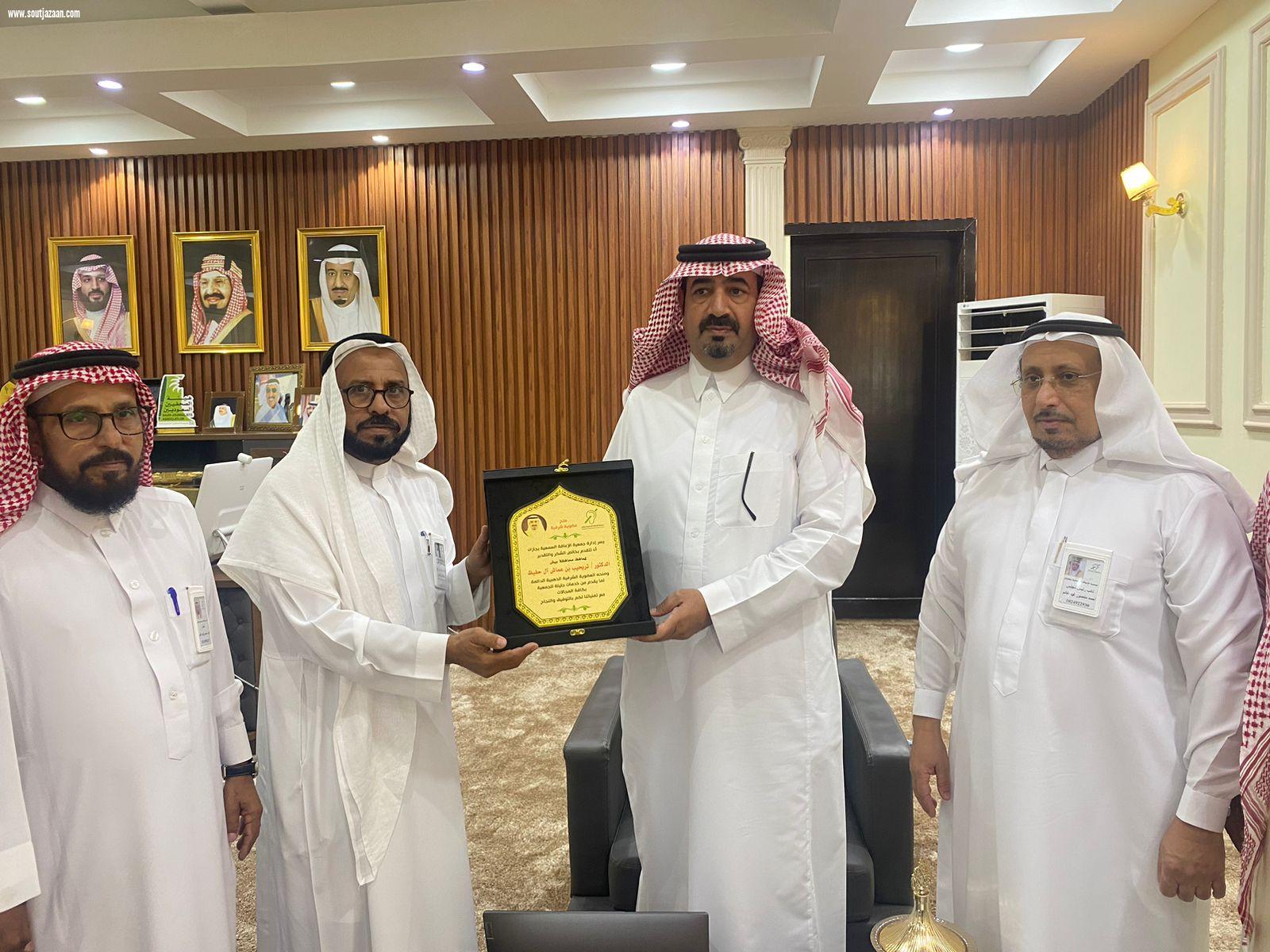محافظ بيش يستقبل رئيس و أعضاء مجلس جمعية الاعاقة السمعية بمنطقة جازان