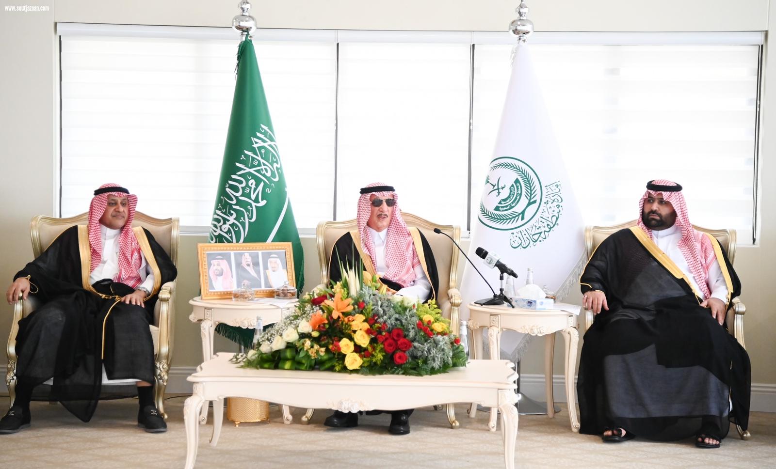 سمو أمير جازان يلتقي عددًا من مشايخ وأهالي محافظة بيش