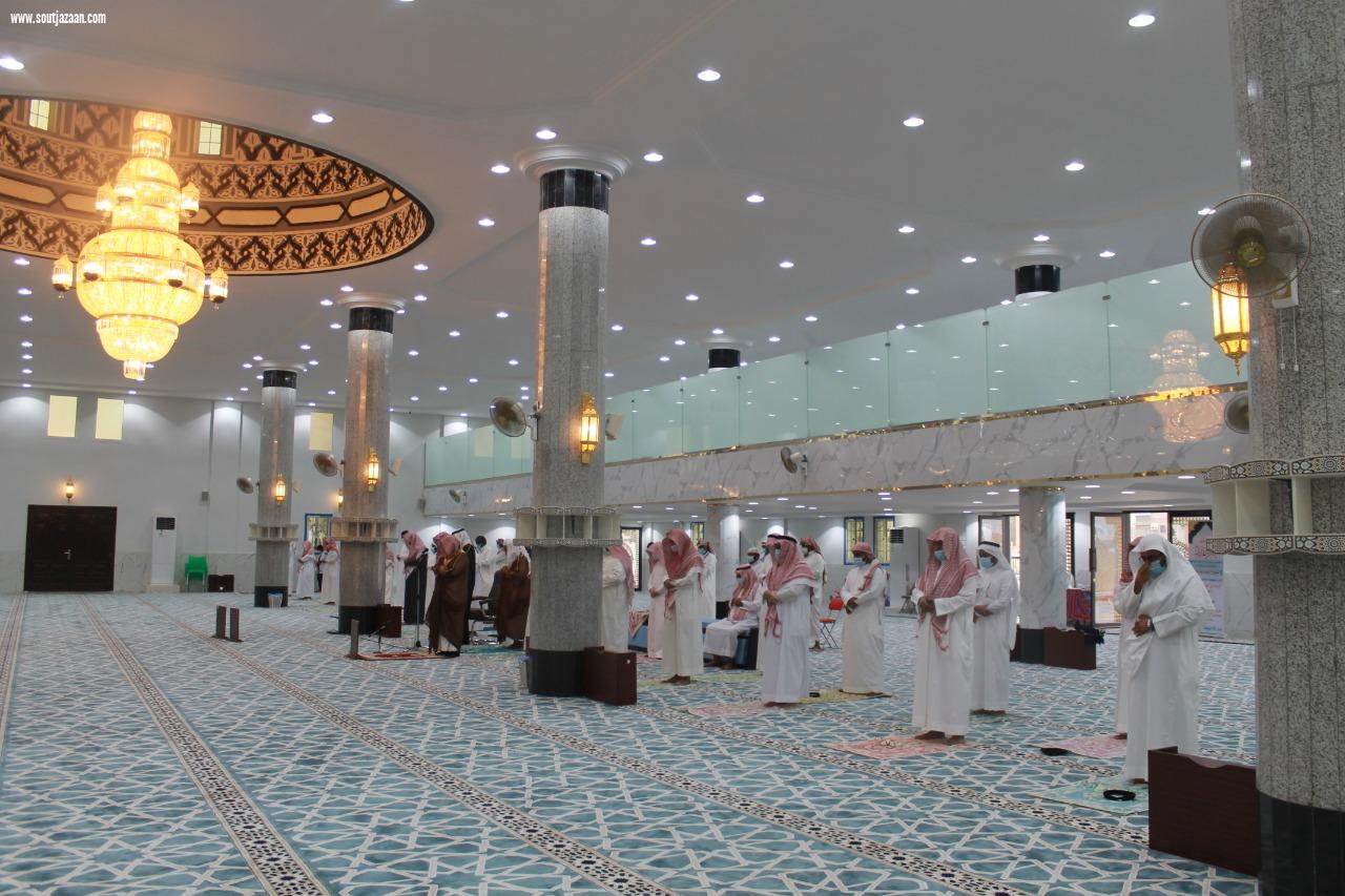 شدد على تطبيق الإجراءات الاحترازية بجوامع ومساجد المحافظة بتكلفة أكثر من خمسة ملايين ريال محافظ صامطة يفتتح جامع معاذ بن جبل رضي الله عنه 